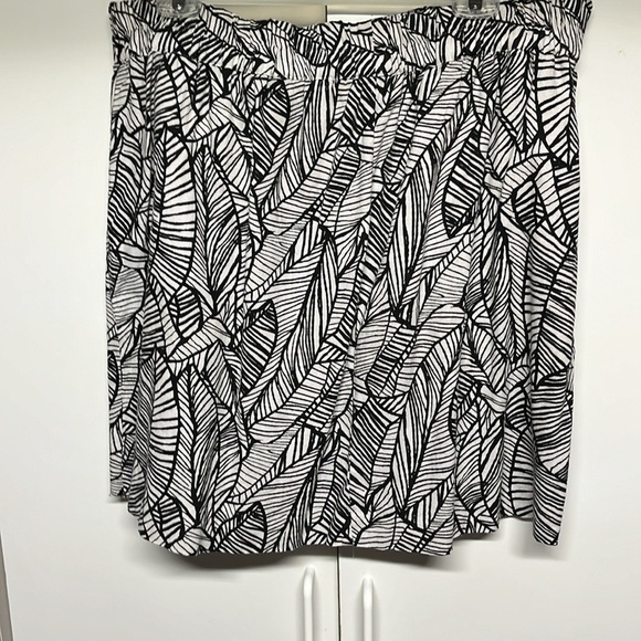 Loft Outlet Black & White Mini Short Skirt - Picture 4 of 7